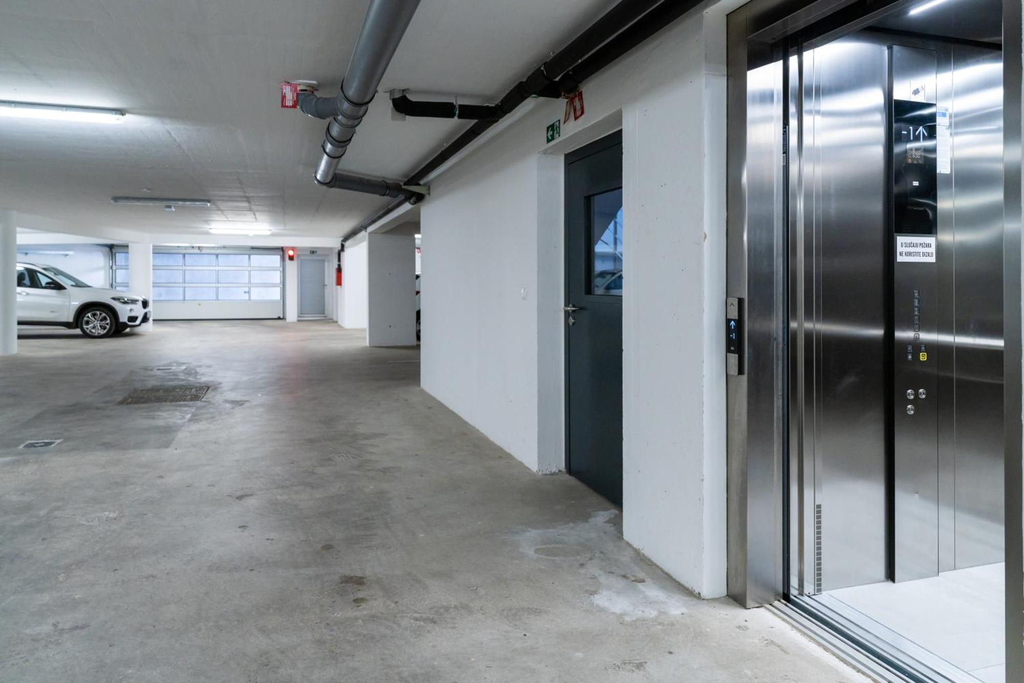 Tres Fenestras Zadar - Private Parking Apartment ภายนอก รูปภาพ