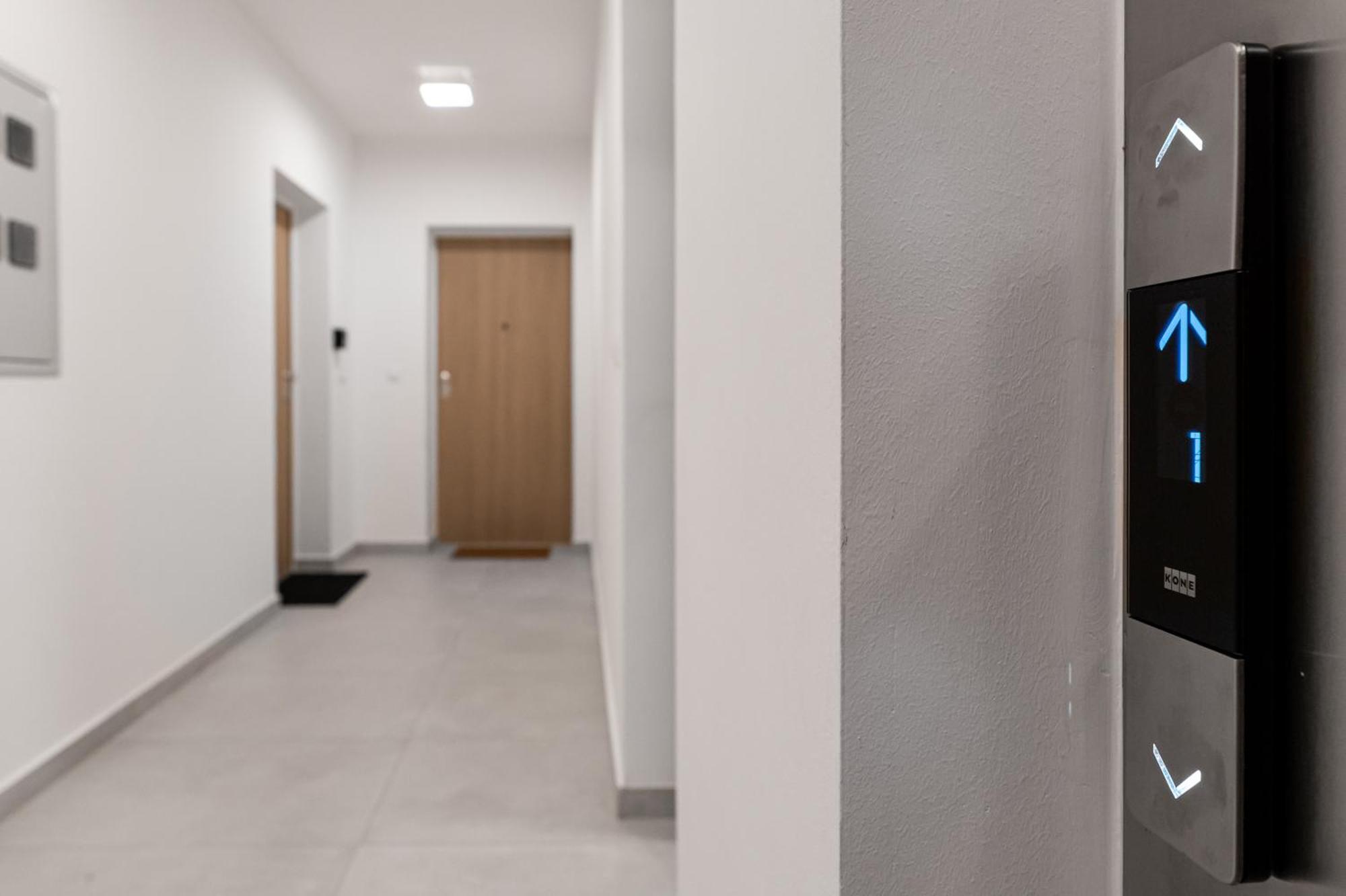 Tres Fenestras Zadar - Private Parking Apartment ภายนอก รูปภาพ