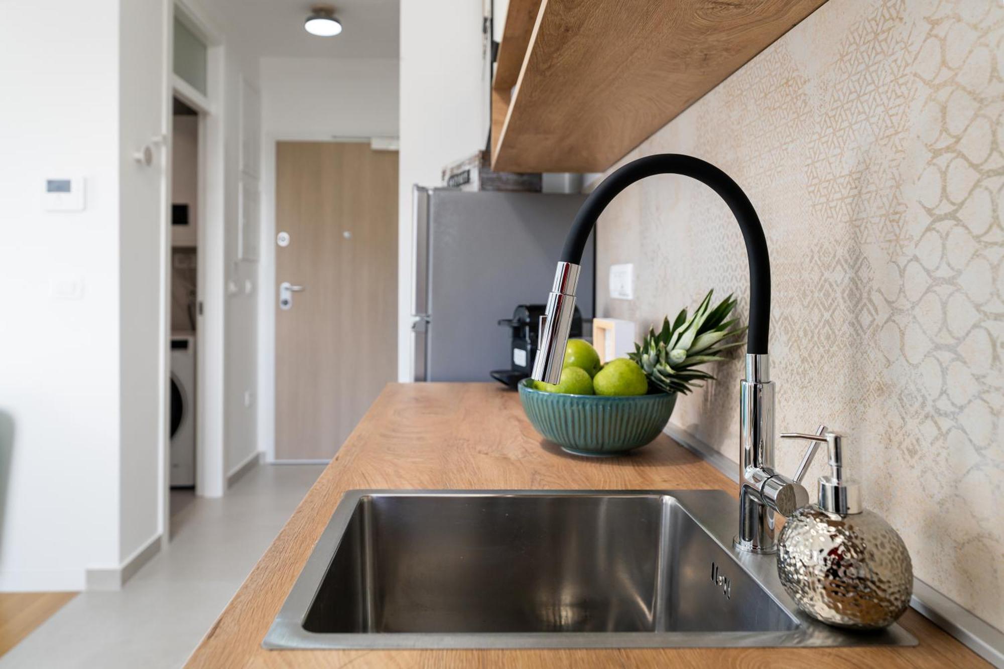 Tres Fenestras Zadar - Private Parking Apartment ภายนอก รูปภาพ