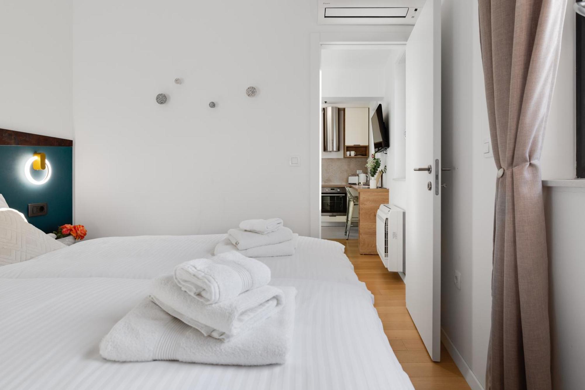 Tres Fenestras Zadar - Private Parking Apartment ภายนอก รูปภาพ